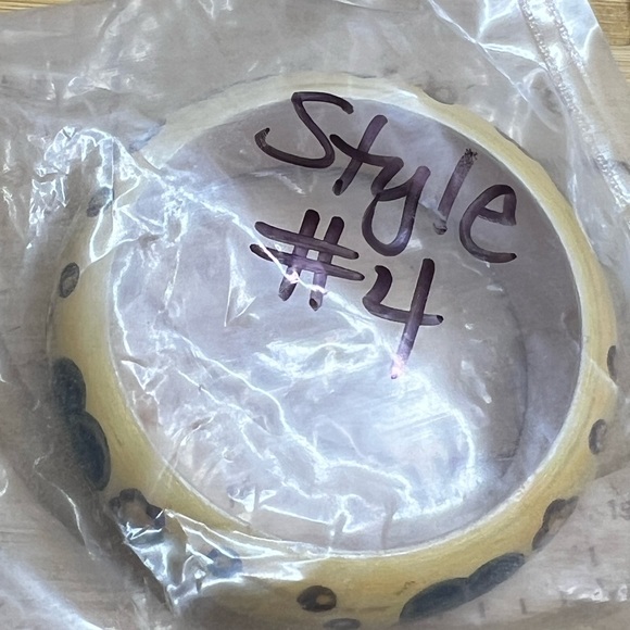 NEW 3/$15 Hand Painted Floral Wooden Bangle Bracelet Yellow Blue 7.6" - Picture 6 of 8